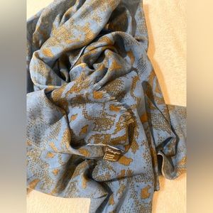 Lot of 8 scarves